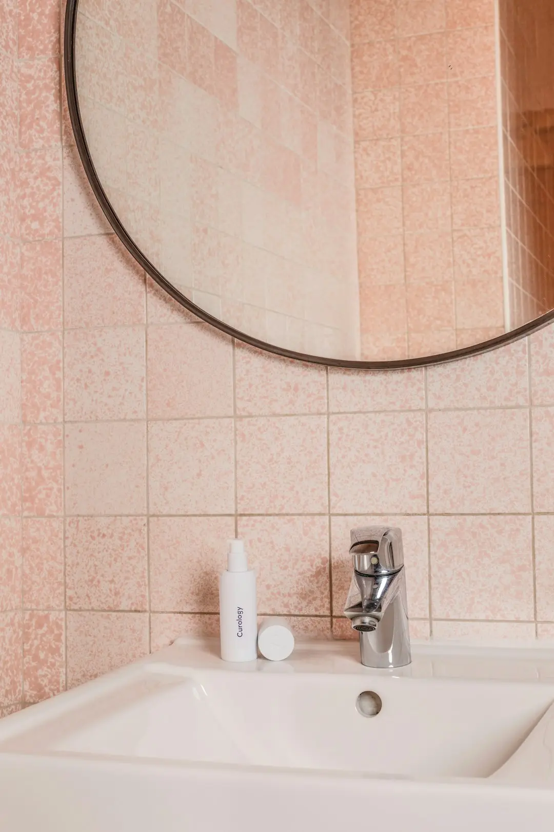 O frasco que fica à mostra: quando o cuidado vira design da casa