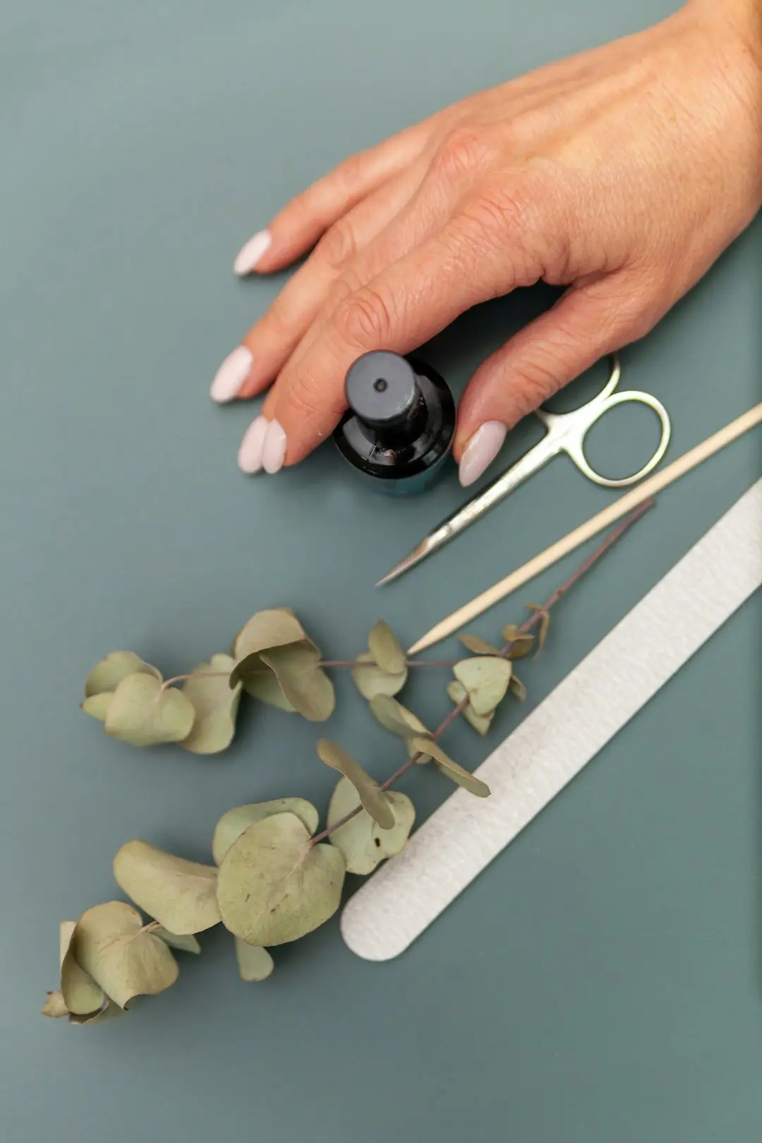 Nail care minimalista: kit de três itens