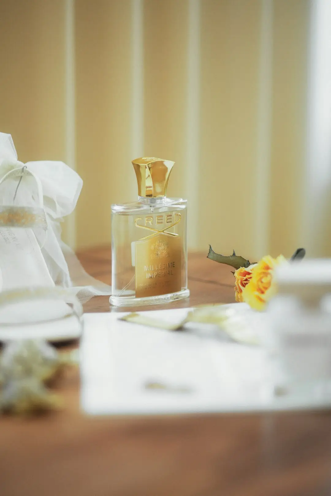 Como fazer o perfume durar: camadas, notas e pele